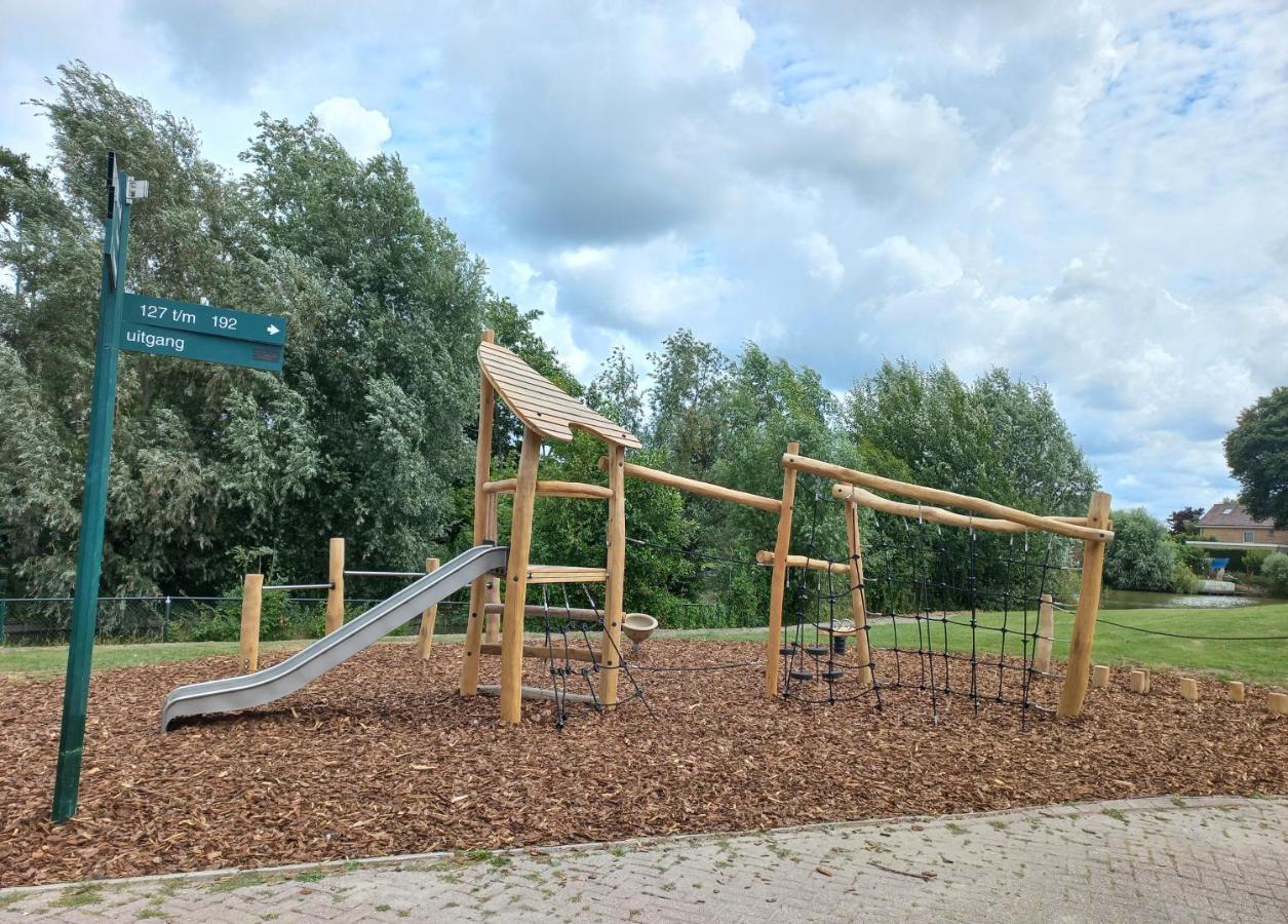 Huisje Britt Met Grote Tuin En Veel Privacy Dirkshorn Exterior photo