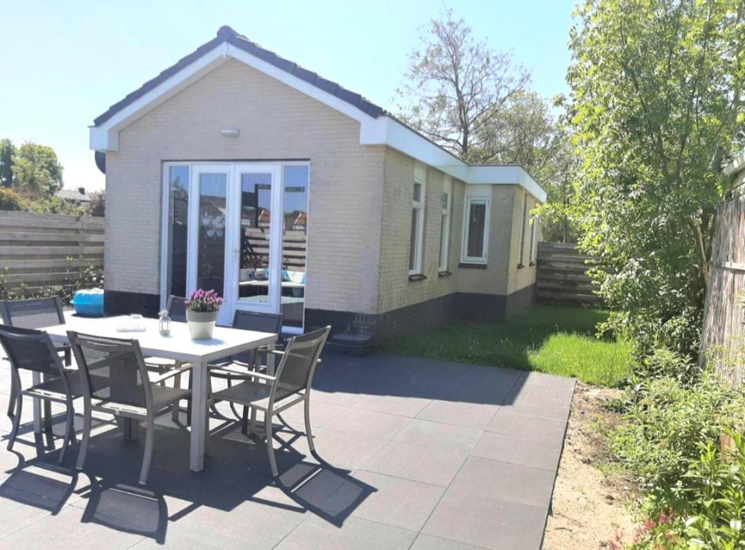 Huisje Britt Met Grote Tuin En Veel Privacy Dirkshorn Exterior photo