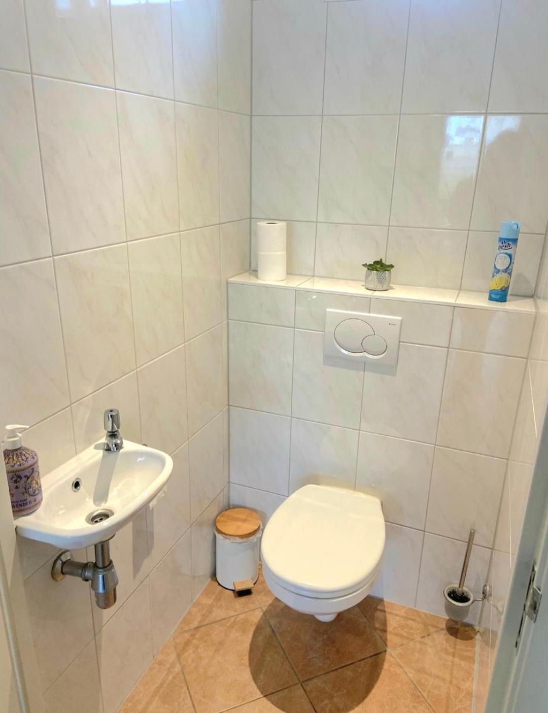 Huisje Britt Met Grote Tuin En Veel Privacy Dirkshorn Exterior photo